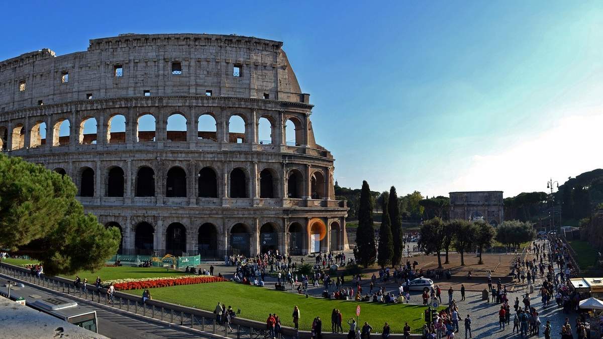  colosseum-1014310_1280.jpg